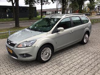 uszkodzony samochody osobowe Ford Focus 1.8 LIMITED lichte schade 2010/2