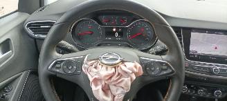 Opel Crossland Bj:04-2018 1.2-T. Automatik Climatecontrol Navigatie Stoelverwarming Lichtautomaat Privacyglas Stuurwiel met verwarming armsteun Trekhaak Mistlampen Parkeersensoren voor en achter picture 15