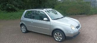 damaged passenger cars Volkswagen   2003/1