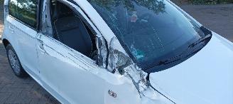 Volkswagen Up! Move 1.0-Mpi Leder Airconditioning Elektrische ramen Centrale vergrendeling met afstandsbediening Stoelverwarming Leren stuurwiel picture 10