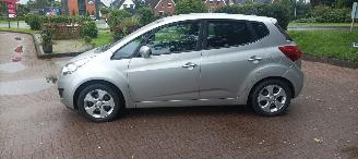 Kia Venga 1.6-16v Automaat Keyless entry Climatecontrol Stoelverwarming Lichtautomaat Privacyglas armsteun voor en achter Trekhaak Parkeersensoren 4xelek ramen Elektrische-spiegels met verwarming mistlampen 16 inch velgen picture 7