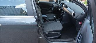 Citroën C3 1.2-12v 82pk Euro6 Airconditioning CruiseControl Leren-Stuurwiel Mistlampen Led-Dagrijverlichting Radio met kleuren lcd Display Apple CarPlay MirrorLink parkeersensoren achter 4xelek ramen Elektrische-spiegels centrale vergrendeling met afstandsbediening picture 17