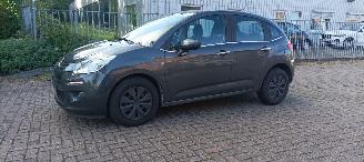 Citroën C3 1.2-12v 82pk Euro6 Airconditioning CruiseControl Leren-Stuurwiel Mistlampen Led-Dagrijverlichting Radio met kleuren lcd Display Apple CarPlay MirrorLink parkeersensoren achter 4xelek ramen Elektrische-spiegels centrale vergrendeling met afstandsbediening picture 9
