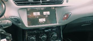 Citroën C3 1.2-12v 82pk Euro6 Airconditioning CruiseControl Leren-Stuurwiel Mistlampen Led-Dagrijverlichting Radio met kleuren lcd Display Apple CarPlay MirrorLink parkeersensoren achter 4xelek ramen Elektrische-spiegels centrale vergrendeling met afstandsbediening picture 19