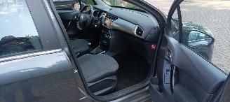 Citroën C3 1.2-12v 82pk Euro6 Airconditioning CruiseControl Leren-Stuurwiel Mistlampen Led-Dagrijverlichting Radio met kleuren lcd Display Apple CarPlay MirrorLink parkeersensoren achter 4xelek ramen Elektrische-spiegels centrale vergrendeling met afstandsbediening picture 16