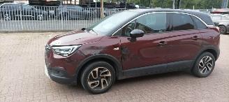 krockskadad bil auto Opel Crossland Bj: 4-2018 1.2 Benzine Automaat Navigatie Stoelverwarming Stuurwiel met verwarming Led-Koplampen Led-Achterlichten Trekhaak 2018/4