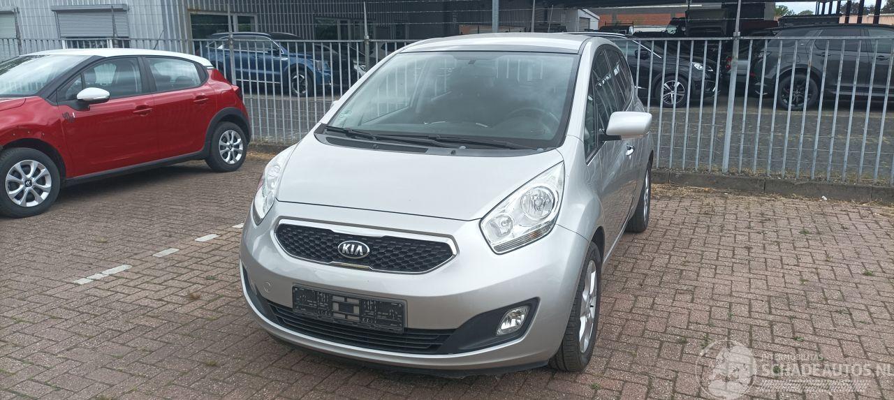 Kia Venga Bj: 8-2013 1.6-DOHC Automaat Dream Team Stoelverwarming Lichtautomaat Privacyglas Climatecontrol 4xElek ramen Elektrische-spiegels met inklap stand Parkeersensoren achter Trekhaak Mistlampen 16-inch Kia velgen Keyless entry