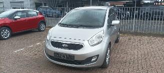 occasion passenger cars Kia Venga Bj: 8-2013 1.6-DOHC Automaat Dream Team Stoelverwarming Lichtautomaat Privacyglas Climatecontrol 4xElek ramen Elektrische-spiegels met inklap stand Parkeersensoren achter Trekhaak Mistlampen 16-inch Kia velgen Keyless entry 2013/8