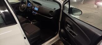 Toyota Yaris Facelift model Edition 1.5VVTI-E Airconditioning stoelverwarming Multicolor Display Met Navi voorbereiding Achteruitrijcamera Regensensor Licht assistent Drivelane assistent Leren multi stuurwiel Mistlampen 15-inch Toyota velgen picture 18