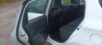 Toyota Yaris Facelift model Edition 1.5VVTI-E Airconditioning stoelverwarming Multicolor Display Met Navi voorbereiding Achteruitrijcamera Regensensor Licht assistent Drivelane assistent Leren multi stuurwiel Mistlampen 15-inch Toyota velgen picture 26