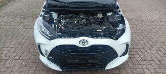 Toyota Yaris Bj:11-2024 Facelift hybrid Digitaal Cockpit full-Led Climatecontrol CruiseControl Stoelverwarming Lichtautomaat Privacyglas Apple CarPlay MirrorLink Achteruitrijcamera Bi-Color pearl metallic picture 12