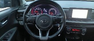 Kia Rio 1.4-DOHC Automatik Navi Climatecontrol Stoelverwarming Lichtautomaat Regensensor Led-Koplampen 4xelek ramen Elektrische-spiegels met verwarming Privacyglas Achteruitrijcamera Mistlampen 16-inch Kia velgen picture 22