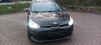 Kia Rio 1.4-DOHC Automatik Navi Climatecontrol Stoelverwarming Lichtautomaat Regensensor Led-Koplampen 4xelek ramen Elektrische-spiegels met verwarming Privacyglas Achteruitrijcamera Mistlampen 16-inch Kia velgen picture 11