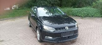 Schadeauto Volkswagen Polo 1.4-TDi Climatecontrol Distance-frontradar Stoelverwarming Leren Stuurwiel Radio met usb Elektrische ramen Elektrische-spiegels met verwarming Centrale vergrendeling met afstandsbediening Start-Stop systeem Euro-6norm 2016/2