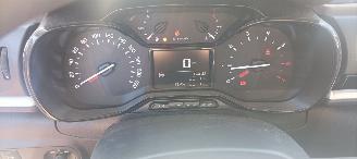 Citroën C3 Bj:11-2022 26000km 1.2-benzine 83pk Airconditioning Led verlichting Dab-audio CruiseControl Stoelverwarming mistlampen Bi-Color picture 19