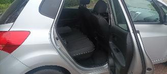 Kia Venga Bj:08-2013 137000km 1.6-Dohc Automatik Climatecontrol Stoelverwarming Keyless entry armsteun voor Elektrische ramen Elektrische-spiegels met parkeerstand Trekhaak Parkeersensoren mistlampen 16 inch velgen picture 13