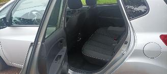 Kia Venga Bj:08-2013 137000km 1.6-Dohc Automatik Climatecontrol Stoelverwarming Keyless entry armsteun voor Elektrische ramen Elektrische-spiegels met parkeerstand Trekhaak Parkeersensoren mistlampen 16 inch velgen picture 12