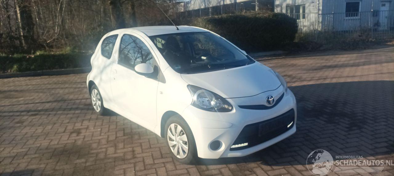 Toyota Aygo Bj:09-2013 Comfort 1.0-VVT-i Navigatie Led verlichting Elektrische ramen Elektrische-spiegels centrale deurvergrendeling met afstandsbediening abs esp getinte ruiten