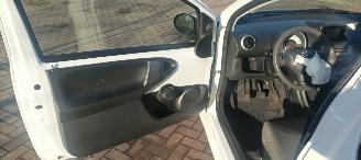 Toyota Aygo Bj:09-2013 Comfort 1.0-VVT-i Navigatie Led verlichting Elektrische ramen Elektrische-spiegels centrale deurvergrendeling met afstandsbediening abs esp getinte ruiten picture 10