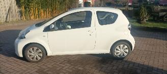 Toyota Aygo Bj:09-2013 Comfort 1.0-VVT-i Navigatie Led verlichting Elektrische ramen Elektrische-spiegels centrale deurvergrendeling met afstandsbediening abs esp getinte ruiten picture 7