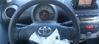 Toyota Aygo Bj:09-2013 Comfort 1.0-VVT-i Navigatie Led verlichting Elektrische ramen Elektrische-spiegels centrale deurvergrendeling met afstandsbediening abs esp getinte ruiten picture 15