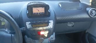 Toyota Aygo Bj:09-2013 Comfort 1.0-VVT-i Navigatie Led verlichting Elektrische ramen Elektrische-spiegels centrale deurvergrendeling met afstandsbediening abs esp getinte ruiten picture 16