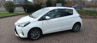 Toyota Yaris Facelift 10-2017 49000km 1.5-Dual VVT-I 112pk 6-bak Airconditioning Navigatie voorbereiding Multi color Display Achteruitrijcamera Lichtautomaat Stoelverwarming stuurwiel met radio Bediening elektrische ramen Elektrische-spiegels met verwarming Centrale v picture 11