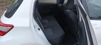 Toyota Yaris Facelift 10-2017 49000km 1.5-Dual VVT-I 112pk 6-bak Airconditioning Navigatie voorbereiding Multi color Display Achteruitrijcamera Lichtautomaat Stoelverwarming stuurwiel met radio Bediening elektrische ramen Elektrische-spiegels met verwarming Centrale v picture 19