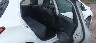 Toyota Yaris Facelift 10-2017 49000km 1.5-Dual VVT-I 112pk 6-bak Airconditioning Navigatie voorbereiding Multi color Display Achteruitrijcamera Lichtautomaat Stoelverwarming stuurwiel met radio Bediening elektrische ramen Elektrische-spiegels met verwarming Centrale v picture 18