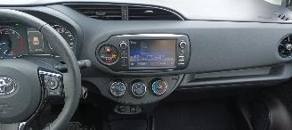 Toyota Yaris 1.5 Benzine 112pk Airconditioning Stoelverwarming Lichtautomaat Multi color Display met Achteruitrijcamera picture 24