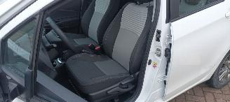 Toyota Yaris 1.5 Benzine 112pk Airconditioning Stoelverwarming Lichtautomaat Multi color Display met Achteruitrijcamera picture 16