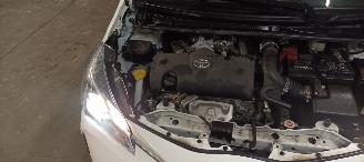 Toyota Yaris 1.5-Dual VVT-I 111pk 6-Versn Airconditioning stoelverwarming Multicolor Touchscreen Display met navi voorbereiding Achteruitrijcamera Mistlampen Toyota velgen Drivelane assistent Licht assistent picture 13