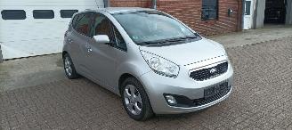 ocasión turismos Kia Venga Bj: 8-2013 1.6 Automatik Climatecontrol Keyless-entry Stoelverwarming Lichtautomaat Privacyglas leren stuurwiel armsteun voor en achter Trekhaak Parkeersensoren mistlampen 16 inch velgen 2013/8