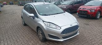krockskadad bil auto Ford Fiesta Bj: 6-2016 1.5 TDCI euro-6 Airconditioning stoelverwarming Led verlichting Elektrische ramen Elektrische-spiegels automatisch inklapbare buitenspiegels Parkeersensoren voor & Achter 2016/6