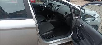 Ford Fiesta Bj: 6-2016 1.5 TDCI euro-6 Airconditioning stoelverwarming Led verlichting Elektrische ramen Elektrische-spiegels automatisch inklapbare buitenspiegels Parkeersensoren voor & Achter picture 18