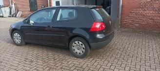 Volkswagen Golf Bj:12-2006 nieuwe Distributieriem 1.4 80pk Climatecontrol CruiseControl Leren-Stuurwiel armsteun elektrische ramen Elektrische-spiegels met verwarming Centrale vergrendeling met afstandsbediening mistlampen Parkeersensoren achter Trekhaak afneembaar picture 3