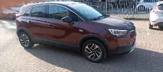Avarii autoturisme Opel Crossland Bj: 4-2018 1.2-T Automatik Navi Full-Led Half leder bekleding Stoelverwarming stuurwiel met verwarming Voorruit elektrisch verwarmd Lichtautomaat Drivelane assistent regensensor 4xelek ramen Elektrische-spiegels met verwarming inklapbare buitenspiegels Pa 2018/4