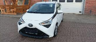Avarii autoturisme Toyota Aygo Facelift X-Play 1.0-VVT-i Airconditioning Led-Dagrijverlichting Led-Achterlichten Elektrische ramen Elektrische-spiegels centrale deurvergrendeling met afstandsbediening 2018/9