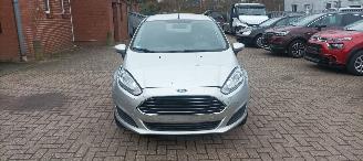 skadebil auto Ford Fiesta 1.5-TDCI Airconditioning stoelverwarming Led verlichting Parkeersensoren voor & achter Leren Stuurwiel Radio usb Elektrische ramen Elektrische-spiegels met verwarming inklapbare buitenspiegels 2016/6