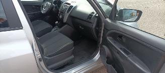 Kia Venga 1.6-16v 125pk Automatik Keyless-entry Climatecontrol Stoelverwarming Lichtautomaat Privacyglas leren stuurwiel met radio bediening armsteun voor Links& Rechts Trekhaak Mistlampen Parkeersensoren achter 16-inch Kia velgen picture 9