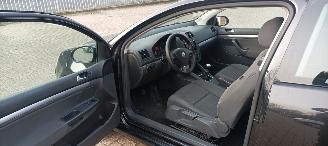 Volkswagen Golf Tour Edition 1.4-benzine 80pk Climatecontrol CruiseControl Leren-Stuurwiel armsteun elek-ramen elektrische buitenspiegels met verwarming Abs Esp Mistlampen Afneembare trekhaak Parkeersensoren achter picture 9