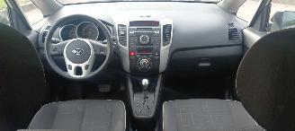 Kia Venga Bj: 08-2013 1.6-DOHC Automaat Stoelverwarming Climatecontrol Lichtautomaat Privacyglas Keyless-entry 4xElektrische ramen Elektrische-spiegels met parkeerstand Parkeersensoren achter Trekhaak Mistlampen 16-inch Kia velgen picture 13