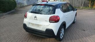 Citroën C3 Shine 1.5-Diesel 102pk Climatecontrol CruiseControl Stoelverwarming Lichtautomaat Regensensor Lichtautomaat Mistlampen Afneembare trekhaak picture 3