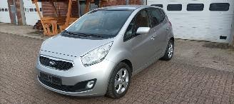 Vaurioauto  passenger cars Kia Venga Dream team 1.6-Benzine Automaat Keyless-entry Climatecontrol Stoelverwarming Lichtautomaat Privacyglas leren stuurwiel mistlampen Parkeersensoren Trekhaak 16-inch Kia velgen 2013/8