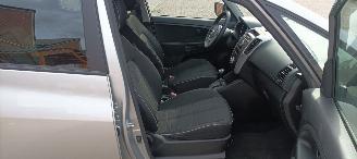 Kia Venga Dream team 1.6-Benzine Automaat Keyless-entry Climatecontrol Stoelverwarming Lichtautomaat Privacyglas leren stuurwiel mistlampen Parkeersensoren Trekhaak 16-inch Kia velgen picture 19