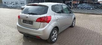 Kia Venga Dream team 1.6-Benzine Automaat Keyless-entry Climatecontrol Stoelverwarming Lichtautomaat Privacyglas leren stuurwiel mistlampen Parkeersensoren Trekhaak 16-inch Kia velgen picture 4