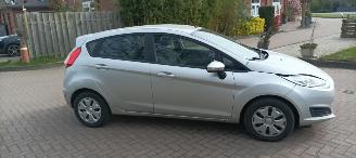 Ford Fiesta 1.5-Diesel 75pk Airco Stoelverwarming leren stuurwiel Led koplampen Pdc Control picture 10