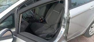 Ford Fiesta 1.5-Diesel 75pk Airco Stoelverwarming leren stuurwiel Led koplampen Pdc Control picture 15