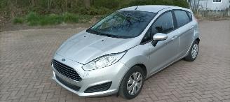 Auto incidentate Ford Fiesta 1.5-Diesel 75pk Airco Stoelverwarming leren stuurwiel Led koplampen Pdc Control 2016/6