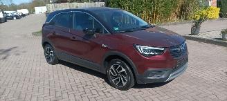 Auto incidentate Opel Crossland Innovation 1.2-Turbo 110pk Automaat Navi Led Climatecontrol CruiseControl Stoelverwarming Lichtautomaat Privacyglas Stuurwiel met verwarming inklapbare buitenspiegels Dimmende binnenspiegel Half leren bekleding trekhaak 16-inch Opel velgen 2018/4